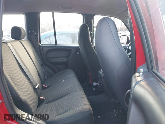 2003 Jeep Liberty Sport with VIN 1J4GL48K33W729642, listed as a IAAI auction lot 41826761 with 196,989 mi miles. Bid and sale history available at carsss.com. Image 8.