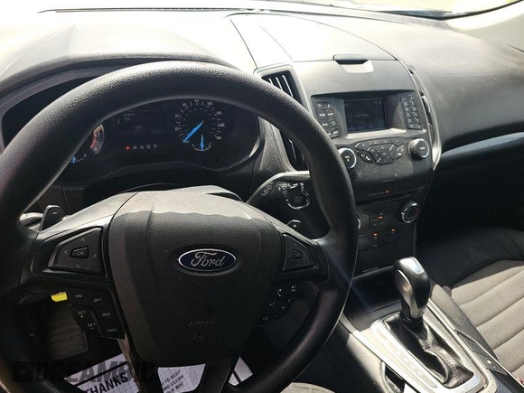 2016 Ford Edge SE z VIN 2FMPK3G99GBB17403, wystawiony jako IAAI lot #42906359 z przebiegiem 103 156 mil mil oraz . Historia ofert i sprzedaży dostępna na DreamBid. Obrazek 9.
