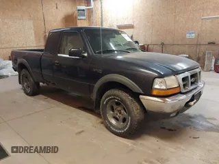 2000 Ford Ranger XLT with VIN 1FTZR15XXYPB00604, listed as a IAAI auction lot 41390710 with 174,678 mi miles. Bid and sale history available at carsss.com. Image 1.