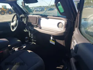 2025 Jeep Wrangler Sahara with VIN 1C4PJXEN1SW526548, listed as a IAAI auction lot 41509683 with 1,562 mi miles and . Bid and sale history available at DreamBid. Image 5.