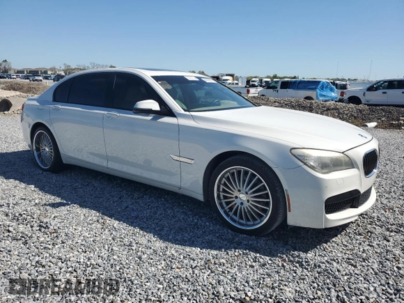 2013 BMW 7 Series 740Li z VIN WBAYE4C52DD136841, wystawiony jako Copart lot #48608895 z przebiegiem 99 436 mil mil oraz Czysty tytuł • Clean title. Historia ofert i sprzedaży dostępna na DreamBid. Obrazek 4.