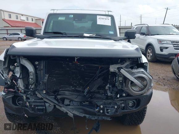 2023 Ford Bronco z VIN 1FMEE5DP2PLB16493, wystawiony jako IAAI lot #42507079 z przebiegiem 59 656 mil mil oraz . Historia ofert i sprzedaży dostępna na DreamBid. Obrazek 13.