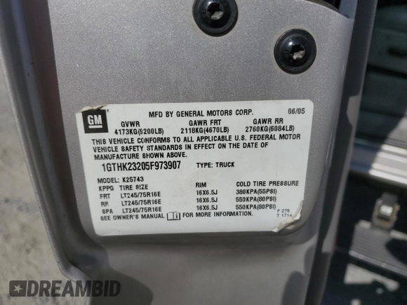 2005 GMC Sierra 2500HD SLE z VIN 1GTHK23205F973907, wystawiony jako Copart lot #57699575 z przebiegiem 229 412 mil mil oraz Szkoda całkowita • Salvage title. Historia ofert i sprzedaży dostępna na DreamBid. Obrazek 12.