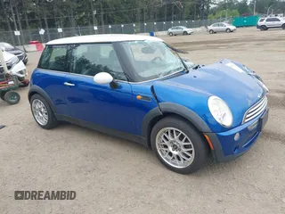 2006 MINI Hardtop z VIN WMWRC33576TK64005, wystawiony jako IAAI lot #42262159 z przebiegiem 232 211 mil mil oraz . Historia ofert i sprzedaży dostępna na DreamBid. Obrazek 1.