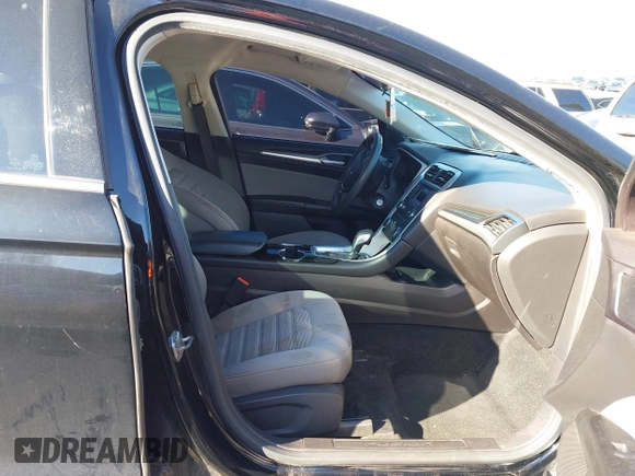 2016 Ford Fusion S with VIN 3FA6P0G74GR261768, listed as a IAAI auction lot 41260069 with 91,840 mi miles. Bid and sale history available at carsss.com. Image 5.