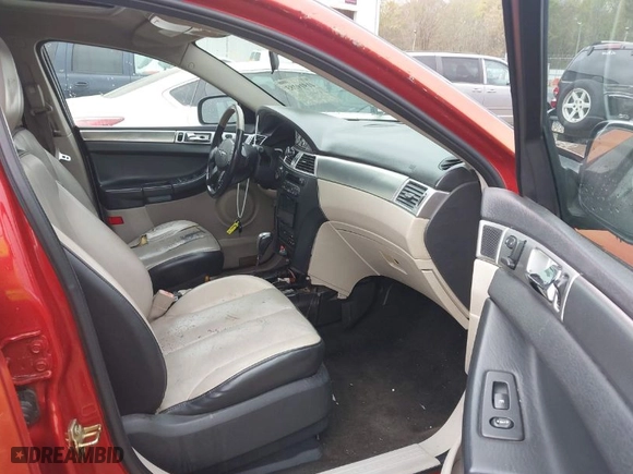 2006 Chrysler Pacifica Touring with VIN 2A8GM68486R679567, listed as a IAAI auction lot 41919283 with 332,536 mi miles. Bid and sale history available at carsss.com. Image 5.