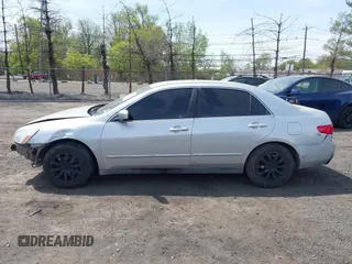 2005 Honda Accord LX z VIN 1HGCM56415A106162, wystawiony jako IAAI lot #42119356 z przebiegiem Nie podano mil oraz . Historia ofert i sprzedaży dostępna na DreamBid. Obrazek 14.