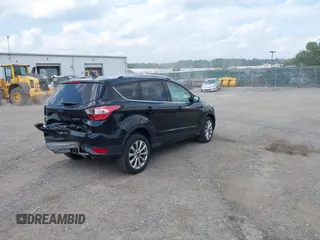 2018 Ford Escape Titanium z VIN 1FMCU9J9XJUB66275, wystawiony jako IAAI lot #42757952 z przebiegiem 97 629 mil mil oraz . Historia ofert i sprzedaży dostępna na DreamBid. Obrazek 4.
