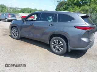 2022 Toyota Highlander XLE with VIN 5TDGZRBH6NS573548, listed as a IAAI auction lot 42398936 with 60,415 mi miles and . Bid and sale history available at DreamBid. Image 3.