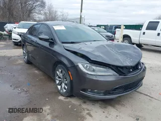 2015 Chrysler 200 S with VIN 1C3CCCBB2FN542480, listed as a IAAI auction lot 41749285 with 164,316 mi miles. Bid and sale history available at carsss.com. Image 1.