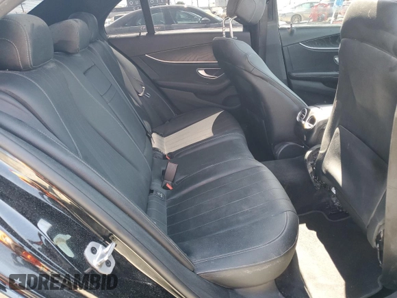 2020 Mercedes-Benz E 350 z VIN W1KZF8DB9LA809419, wystawiony jako Copart lot #57158485 z przebiegiem 61 201 mil mil oraz Szkoda całkowita • Salvage title. Historia ofert i sprzedaży dostępna na DreamBid. Obrazek 10.