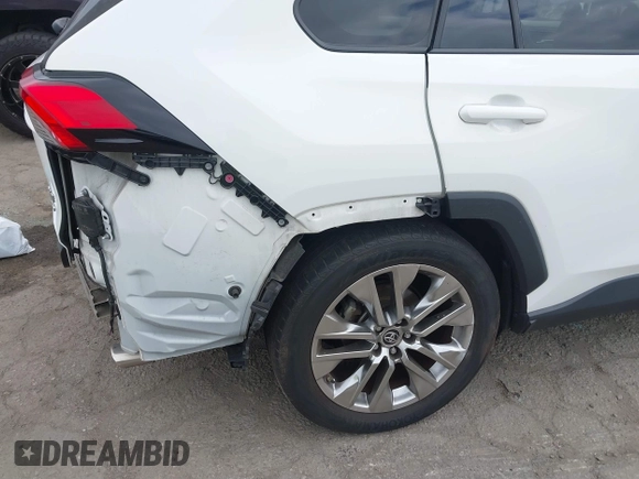 2019 Toyota RAV4 XLE Premium with VIN JTMA1RFV9KD513395, listed as a IAAI auction lot 41469143 with 28,406 mi miles. Bid and sale history available at carsss.com. Image 20.