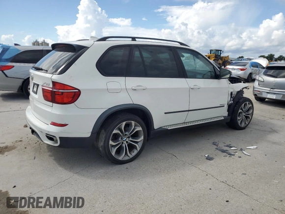 2013 BMW X5 xDrive50i with VIN 5UXZV8C52D0C15370, listed as a Copart auction lot 62293645 with 90,611 mi miles and Clean title. Bid and sale history available at DreamBid. Image 3.