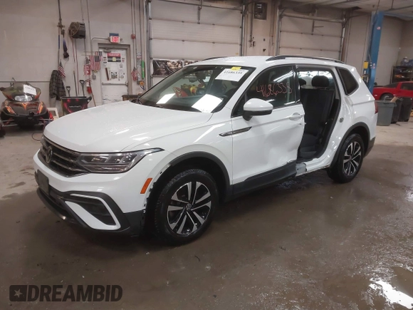 2022 Volkswagen Tiguan S with VIN 3VV0B7AX1NM066089, listed as a IAAI auction lot 41686335 with 64,115 mi miles. Bid and sale history available at carsss.com. Image 17.