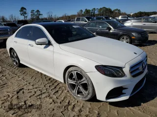 2019 Mercedes-Benz E-Class E 300 with VIN WDDZF4JB0KA533515, listed as a Copart auction lot 43582695 with 0 mi miles and Salvage Title. Bid and sale history available at carsss.com. Image 4.