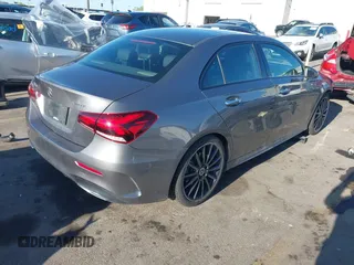 2019 Mercedes-Benz A 220 z VIN WDD3G4FB4KW001165, wystawiony jako IAAI lot #42153614 z przebiegiem 65 687 mil mil oraz . Historia ofert i sprzedaży dostępna na DreamBid. Obrazek 4.
