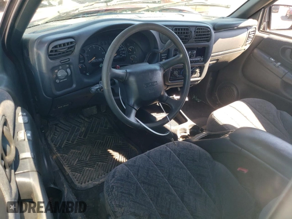 2001 GMC Sonoma SLS 1SG z VIN 1GTCS19W918225024, wystawiony jako Copart lot #49043895 z przebiegiem 140 616 mil mil oraz Szkody całkowita. Historia ofert i sprzedaży dostępna na DreamBid. Obrazek 8.