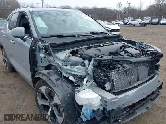 2024 Volvo XC40 Plus Bright Theme with VIN YV4L12UE4R2307794, listed as a IAAI auction lot 41694542 with 11,516 mi miles. Bid and sale history available at carsss.com. Image 17.