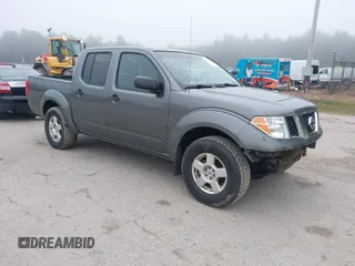 2006 Nissan Frontier LE z VIN 1N6AD07W56C455045, wystawiony jako IAAI lot #42536155 z przebiegiem 124 716 mil mil oraz . Historia ofert i sprzedaży dostępna na DreamBid. Obrazek 1.