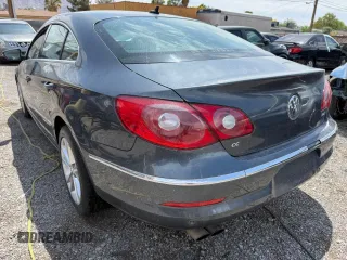 2010 Volkswagen CC Luxury z VIN WVWHP7AN4AE536293, wystawiony jako Copart lot #56589795 z przebiegiem 127 169 mil mil oraz Tytuł czysty. Historia ofert i sprzedaży dostępna na DreamBid. Obrazek 3.