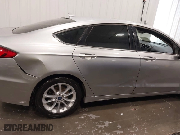 2020 Ford Fusion SE with VIN 3FA6P0HD3LR202029, listed as a IAAI auction lot 41655305 with 110,229 mi miles. Bid and sale history available at carsss.com. Image 17.