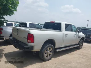 2018 Ram 2500 Big Horn z VIN 3C6UR5DL8JG341532, wystawiony jako IAAI lot #42259456 z przebiegiem 184 762 mil mil oraz . Historia ofert i sprzedaży dostępna na DreamBid. Obrazek 4.