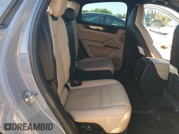 2024 Porsche Cayenne z VIN WP1BA2AY2RDA52904, wystawiony jako Copart lot #61576575 z przebiegiem 16 883 mil mil oraz Szkoda całkowita • Salvage title. Historia ofert i sprzedaży dostępna na DreamBid. Obrazek 11.