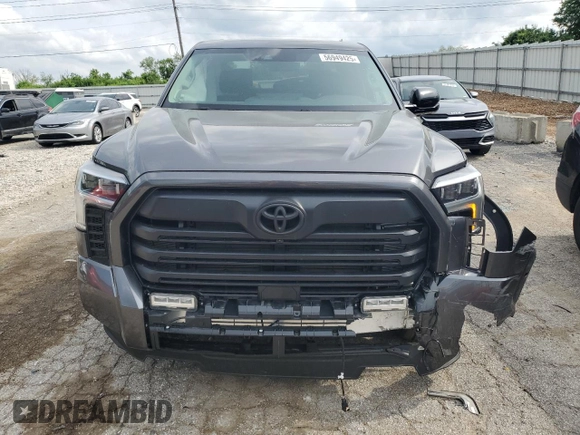 2024 Toyota Tundra Limited z VIN 5TFWA5DB8RX186584, wystawiony jako Copart lot #56949425 z przebiegiem 8 070 mil mil oraz Szkoda całkowita • Salvage title. Historia ofert i sprzedaży dostępna na DreamBid. Obrazek 5.