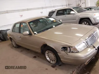 2000 Ford Crown Victoria LX z VIN 2FAFP74W2YX110824, wystawiony jako IAAI lot #42274655 z przebiegiem 93 653 mil mil oraz . Historia ofert i sprzedaży dostępna na DreamBid. Obrazek 6.