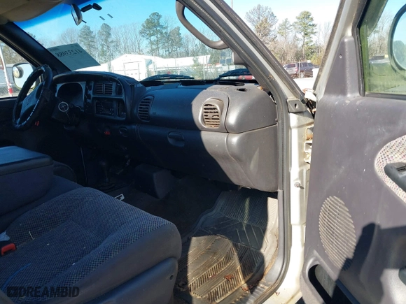 2001 Dodge Ram 1500 with VIN 3B7HF13Y71M515181, listed as a IAAI auction lot 41233988 with 300,425 mi miles. Bid and sale history available at carsss.com. Image 5.