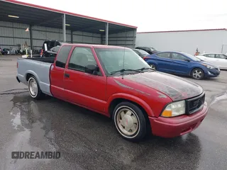 2003 GMC Sonoma SLS with VIN 1GTCS19X838142020, listed as a IAAI auction lot 41297220 with 378,855 mi miles. Bid and sale history available at carsss.com. Image 1.