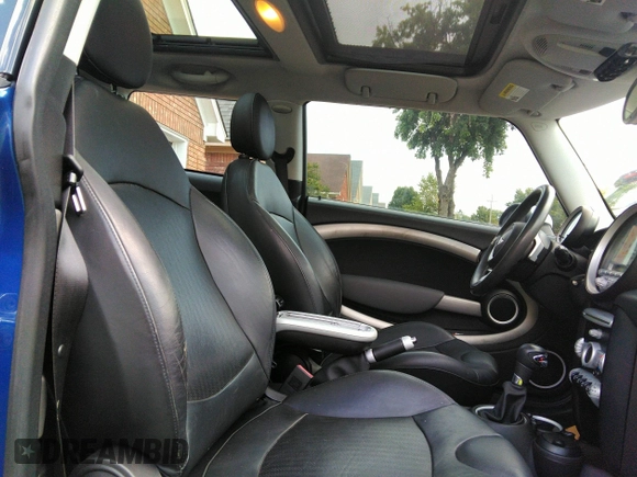 2009 MINI Hardtop S with VIN WMWMF735X9TW80840, listed as a IAAI auction lot 42717130 with 101,073 mi miles and . Bid and sale history available at DreamBid. Image 5.