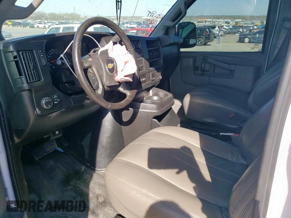 2017 Chevrolet Express Cargo z VIN 1GCWGAFF4H1221811, wystawiony jako Copart lot #50189005 z przebiegiem 155 154 mil mil oraz Szkoda całkowita • Salvage title. Historia ofert i sprzedaży dostępna na DreamBid. Obrazek 8.