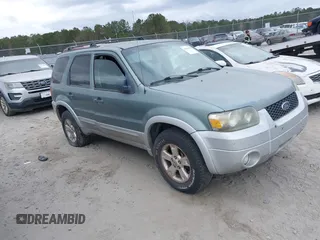 2007 Ford Escape XLT with VIN 1FMYU03157KA67702, listed as a IAAI auction lot 41661243 with 1 mi miles. Bid and sale history available at carsss.com. Image 1.