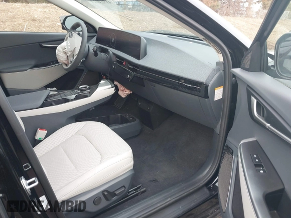 2024 Kia EV6 Light Long Range z VIN KNDC3DLCXR5619447, wystawiony jako IAAI lot #41514020 z przebiegiem 576 mil mil oraz . Historia ofert i sprzedaży dostępna na DreamBid. Obrazek 5.