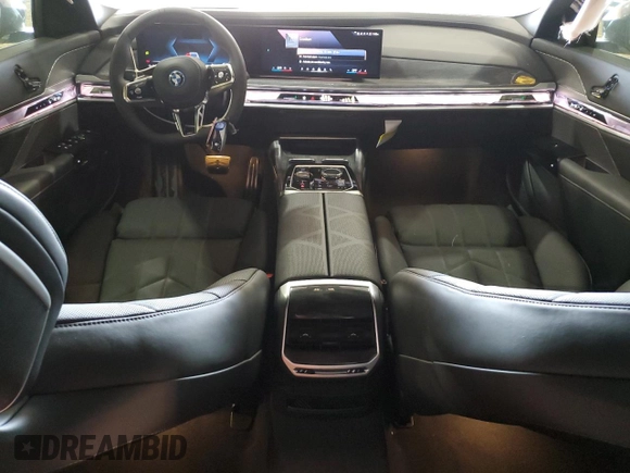 2024 BMW i7 eDrive50 z VIN WBY43EJ08RCS36524, wystawiony jako Copart lot #68248234 z przebiegiem 46 mil mil oraz Szkoda całkowita • Salvage title. Historia ofert i sprzedaży dostępna na DreamBid. Obrazek 8.