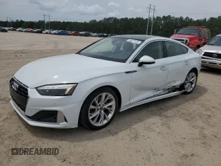 2023 Audi A5 Sportback Premium Plus z VIN WAUCBCF57PA023904, wystawiony jako Copart lot #55227125 z przebiegiem 48 690 mil mil oraz Szkoda całkowita • Salvage title. Historia ofert i sprzedaży dostępna na DreamBid. Obrazek 1.