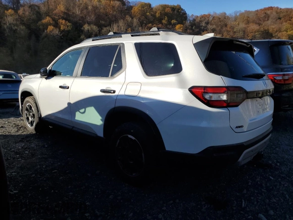 2024 Honda Pilot TrailSport with VIN 5FNYG1H66RB008521, listed as a Copart auction lot 79222604 with 2,772 mi miles and Salvage Title. Bid and sale history available at carsss.com. Image 2.