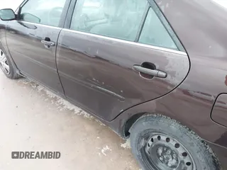 2002 Toyota Camry LE z VIN JTDBE32K720119418, wystawiony jako IAAI lot #42360721 z przebiegiem 235 678 mil mil oraz . Historia ofert i sprzedaży dostępna na DreamBid. Obrazek 6.