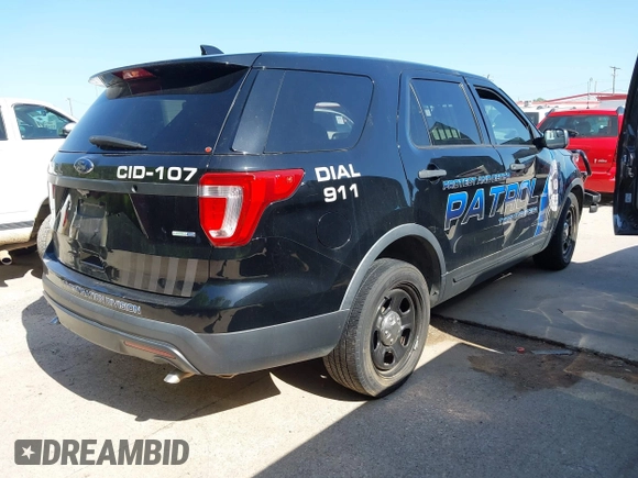 2016 Ford Police Interceptor Utility z VIN 1FM5K8AR5GGD16437, wystawiony jako IAAI lot #41998634 z przebiegiem 134 199 mil mil oraz . Historia ofert i sprzedaży dostępna na DreamBid. Obrazek 4.