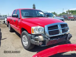 2006 Dodge Dakota SLT z VIN 1D7HE48NX6S588584, wystawiony jako IAAI lot #42348429 z przebiegiem 246 965 mil mil oraz . Historia ofert i sprzedaży dostępna na DreamBid. Obrazek 1.