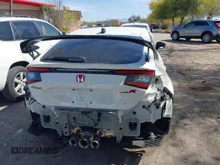 2025 Honda Civic Type R z VIN JHMFL5G4XSX002063, wystawiony jako IAAI lot #41979140 z przebiegiem 3 926 mil mil oraz . Historia ofert i sprzedaży dostępna na DreamBid. Obrazek 16.