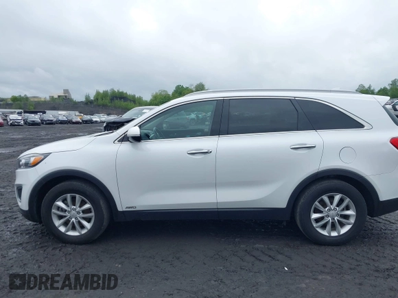 2018 Kia Sorento LX z VIN 5XYPGDA3XJG429121, wystawiony jako IAAI lot #42351051 z przebiegiem 108 106 mil mil oraz . Historia ofert i sprzedaży dostępna na DreamBid. Obrazek 14.