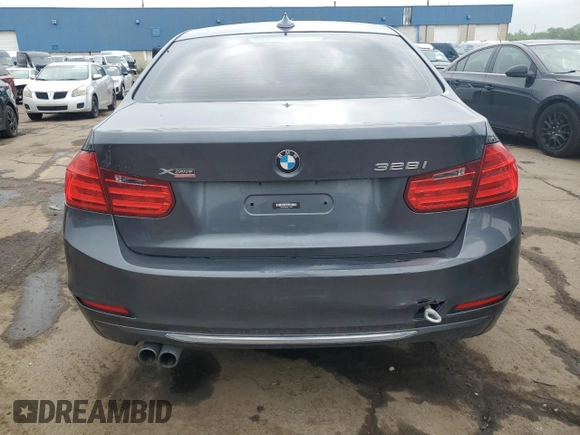2013 BMW 3 Series 328i xDrive z VIN WBA3B3C54DF541309, wystawiony jako Copart lot #58798075 z przebiegiem 196 700 mil mil oraz Czysty tytuł • Clean title. Historia ofert i sprzedaży dostępna na DreamBid. Obrazek 6.