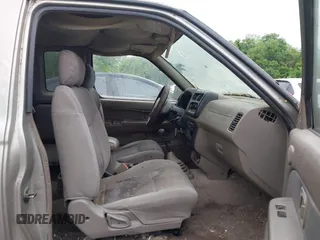 2001 Nissan Frontier XE z VIN 1N6DD26SX1C318540, wystawiony jako IAAI lot #42361846 z przebiegiem 286 072 mil mil oraz . Historia ofert i sprzedaży dostępna na DreamBid. Obrazek 5.