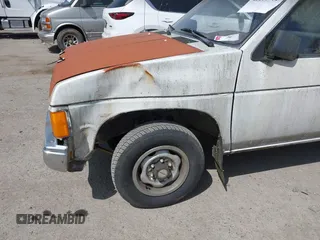 1987 Nissan Hardbody E z VIN JN6ND11S1HW047821, wystawiony jako IAAI lot #42210912 z przebiegiem 162 721 mil mil oraz . Historia ofert i sprzedaży dostępna na DreamBid. Obrazek 6.