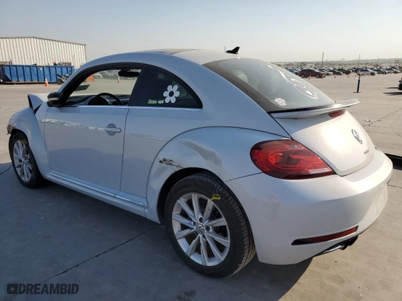 2018 Volkswagen Beetle SE with VIN 3VWJD7AT7JM701754, listed as a Copart auction lot 75018544 with 86,517 mi miles and Salvage Title. Bid and sale history available at carsss.com. Image 2.