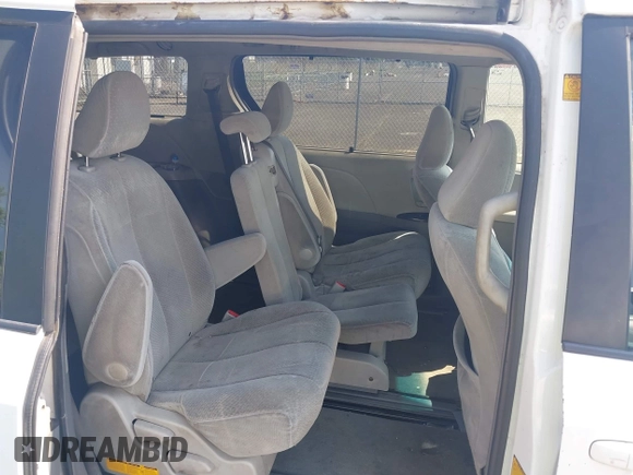 2011 Toyota Sienna LE AAS с VIN 5TDKK3DC7BS035000, выставлен на аукционе IAAI как лот 42571776 с пробегом 75 928 миль миль и . История ставок и продаж доступна на DreamBid. Изображение 8.