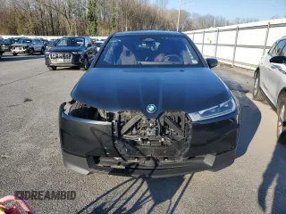 2022 BMW iX xDrive50 z VIN WB523CF09NCK46216, wystawiony jako Copart lot #46918714 z przebiegiem 26 342 mil mil oraz . Historia ofert i sprzedaży dostępna na DreamBid. Obrazek 5.