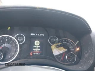 2024 Ram 2500 Tradesman z VIN 3C6UR5CJ0RG181612, wystawiony jako IAAI lot #41005946 z przebiegiem 12 715 mil mil oraz . Historia ofert i sprzedaży dostępna na DreamBid. Obrazek 7.